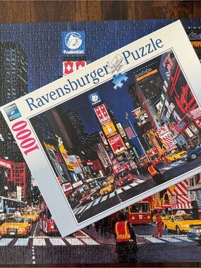 🧩 1000 Ravensburger “Times Square, NYC”. Bright, vibrant. Complete.